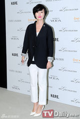 组图：车艺莲嘉熙薄纱装亮相 金宇彬西装展个性