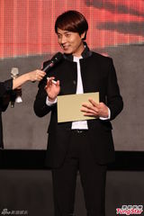 组图：神话李先镐来台会粉丝 爱心募款助儿童