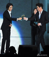 幻灯图：张东健李秉宪宋承宪元彬四大天王日本聚首