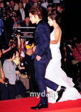 组图：在中和宋智孝亮相红毯酷劲十足