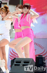 组图：Girls Day新专辑SHOWCASE 大秀性感舞姿