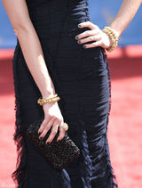 高清图：艾美奖红毯 杰斯-琳吉斯深蓝露肩礼服