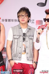 组图：男团MP魔幻力量力压师兄五月天抢代言