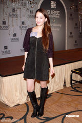 幻灯图集：大S复古淑女性感捞金 祝福仔仔曾宝仪