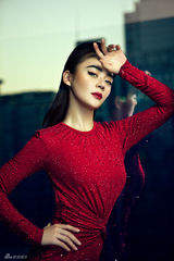 组图：袁姗姗时尚大片曝光 裸背水钻裙性感妖艳