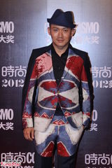 组图：孙俪倪妮低胸红装 李宇春金喜善惹注目