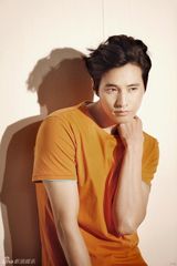 组图：韩国型男元斌服饰写真简洁时尚