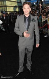 幻灯图集：《月食》洛杉矶首映 主创三人暧昧传情