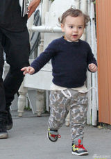 策划：明星宝宝着装大PK 小七苏瑞领衔萌妹子