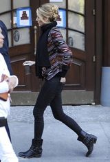 组图：Queen S布莱克纽约街拍从容干练