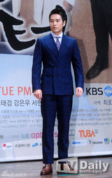 组图：朱元文彩媛新剧《Good Doctor》发布