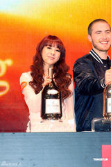 组图：波尔克与徐仁英等到港 各国明星齐聚话音乐