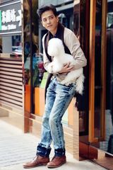 组图：陈晓东漫步冬日街头 坚强成熟更添男人味