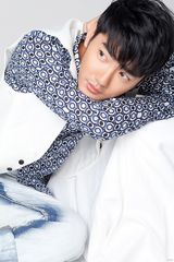 组图：洪连城写真洋溢着青春气息