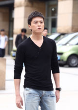 组图：朱雨辰《下班抓紧谈恋爱》曝光屌丝剧照