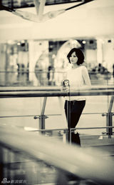 组图：刘孜复出全新写真 深情演绎“硬糖女人” 