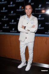 组图：甄子丹避谈赵文卓 纽约遇90岁粉丝