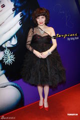 组图：何超仪代言珠宝排场大 北京演出反响佳或北上