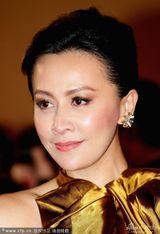 组图：梁朝伟夫妇戛纳走红毯 刘嘉玲金裙气场足