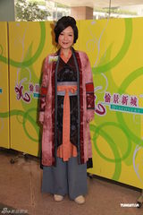 组图：黎耀祥与郑则仕斗戏 周家蔚与佘诗曼饭聚