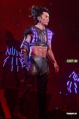 组图：郑伊健开唱遭催婚 女友蒙嘉慧到场欣赏