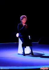 组图：叶德娴献唱见好就收 尾场开唱致敬张国荣