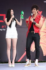 组图：汪东城单飞出专辑12年终圆梦