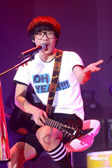 幻灯：卢广仲香港个唱尾场落幕 出席庆功宴兴奋难掩