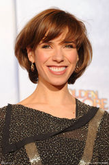 高清图：金球奖后台 萨莉-霍金斯甜美亮相微笑动人