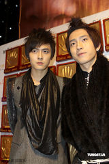 幻灯：群星聚首慈善晚会 张信哲李霄云等爱心献唱