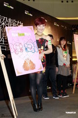 组图：梁静茹签唱会性感迷人 不急造人事业为重 