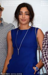 组图：威尼斯地平线单元评委团室外亮相