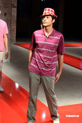 幻灯组图：蓝正龙走秀 压轴出场展现独特魅力