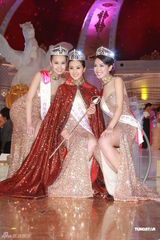 组图：2012港姐冠亚季军后台合影