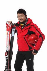 组图：涂松岩时尚运动封面照阳光帅气