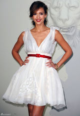 幻灯图集：杰西卡-阿尔芭白裙秀女人味 和伊万同台