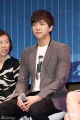 组图：韩星李升基赴台会粉丝 自曝爱台湾美食