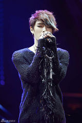 组图：金在中首场个人演唱会与粉丝共狂欢