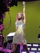 幻灯：洛佩兹出席《就是这样》首映 休杰克曼搞慈善