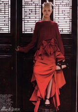 组图：俄罗斯超模萨莎写真展梦幻气质