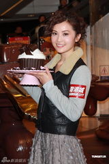 组图：阿Sa(蔡卓妍)春节拜会男友家人 直言不需要赡养费