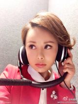 组图：央视女主播节目中疑露深V 生活照曝光