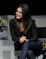 组图：米歇尔和库尼斯刚柔并济搭配亮相漫展