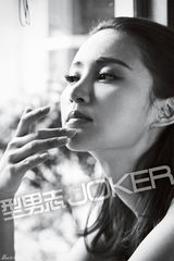 组图：张歆艺最新黑白光影 素雅妆容点缀迷人气质