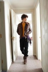 高清图：陈柏霖全新潮男写真 眼神犀利酷帅十足