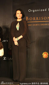 组图：刘嘉玲黑裙性感露半球 祝董洁找到新伴侣