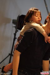 组图：古天乐刘青云爬硬地 被小萝莉骑大马