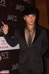 组图：嫣然基金会支持慈善晚宴 李亚鹏低调助阵