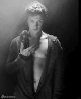 组图：萌物伊万-彼得斯登杂志 天然呆表情可爱