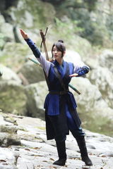 高清图：秀智《九家》片场搞怪照调皮萌翻天